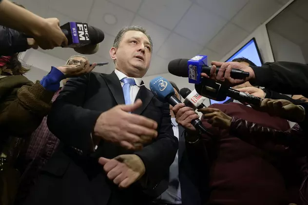 Cine sunt urmăriții penal din dosarul Vanghelie. Un fost șef de poliție și cea care plătea mii de euro trupelor care-i cântau ode primarului Florea