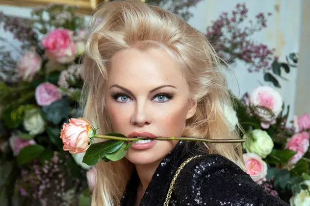 Pamela Anderson divorțează