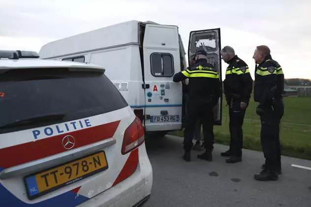 Petrecere cu sute de persoane, în plin lockdown, oprită de Poliție în Olanda