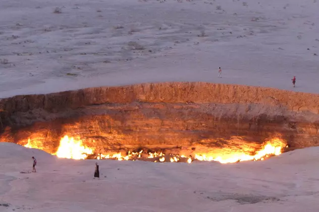 Turkmenistanul vrea să închidă „Poarta iadului”, un crater uriaș care arde de zeci de ani