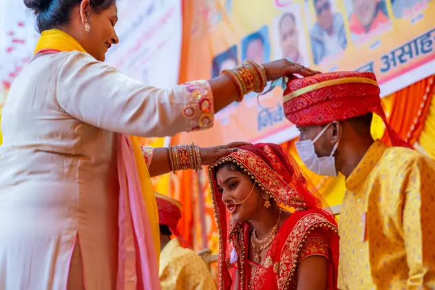 Tulpina Omicron a distrus sezonul nunților în India. Ce restricții a impus guvernul