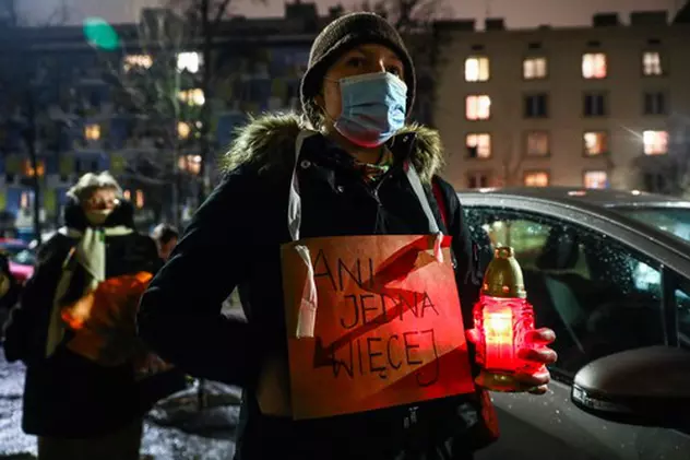 Proteste în Polonia, după moartea unei femei căreia i s-a refuzat întreruperea sarcinii