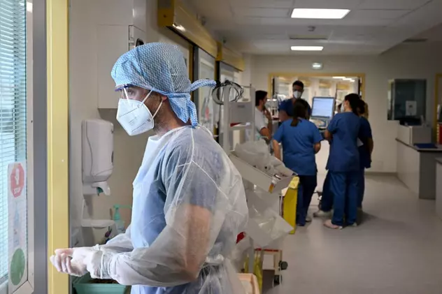 Dezbatere aprinsă în Franța, după ce șeful spitalelor din Paris a spus că nevaccinații ar trebui să-și plătească spitalizarea