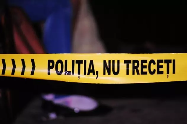 Doi frați au fost găsiți morți în baie de părinții lor, la Plopeni, în Suceava