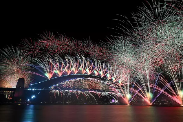 VIDEO | Cele mai spectaculoase focuri de artificii din noaptea de Anul Nou, de la Sydney la New York