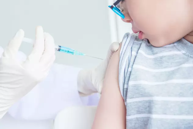 În România peste 3.000 de copii de 5-11 ani sunt programați la vaccinare. Cum merge imunizarea acestei categorii de vârstă în alte țări