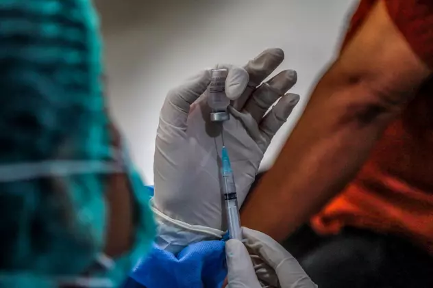 O variantă mai periculoasă a COVID ar putea să apară din cauza decalajului de vaccinare dintre zonele lumii, avertizează experții