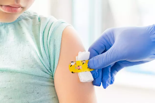 Eșecul campaniilor anti-HPV și anti-COVID-19 se răsfrânge asupra vaccinării obișnuite la copii