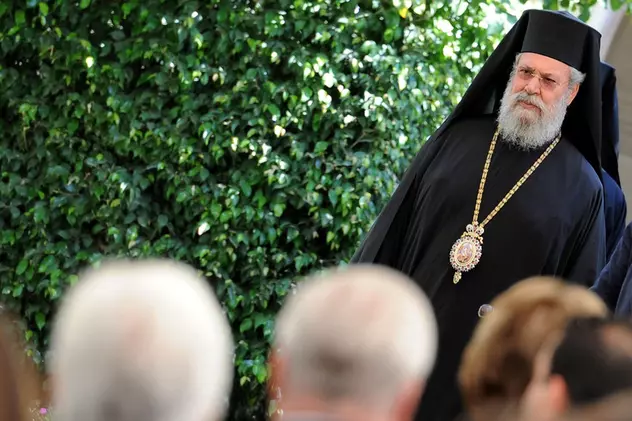 Conducătorul Bisericii Ortodoxe din Cipru ameninţă cu suspendarea 12 preoţi nevaccinaţi