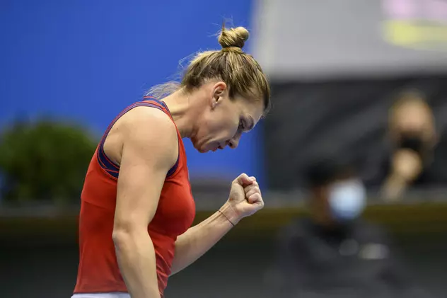 Simona Halep, eliminată de Iga Swiatek în semifinala de la Indian Wells. A rupt racheta de nervi, în primul set