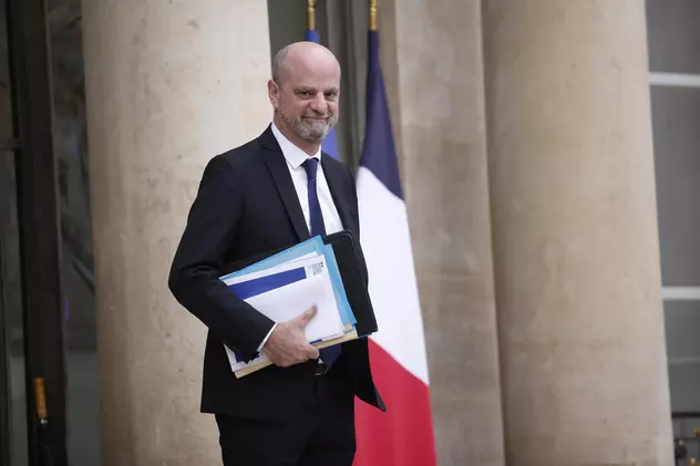 Ministrul francez al educației, criticat după ce a anunțat măsurile Covid în timp ce era în vacanță în Ibiza