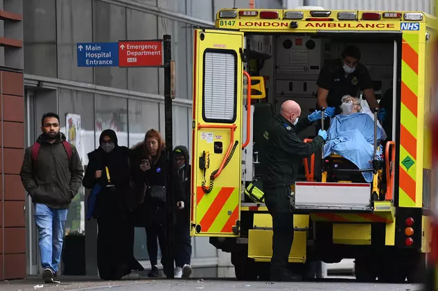 Varianta Omicron lasă spitalele din Londra fără medici: Armata, mobilizată să ajute
