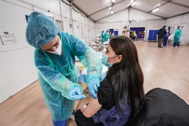 O asistentă a fost arestată în Italia pentru că le oferea o vaccinare falsă celor care se opun imunizării