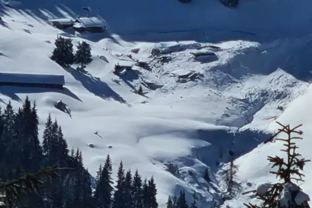 Cabană din Munții Rodnei îngropată sub zăpadă, în urma unei avalanșe: „S-a auzit un huruit grozav"