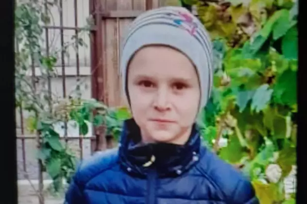 Copilul de 9 ani din Botoșani, dat dispărut după ce a plecat la şcoală, a fost găsit într-o scară de bloc