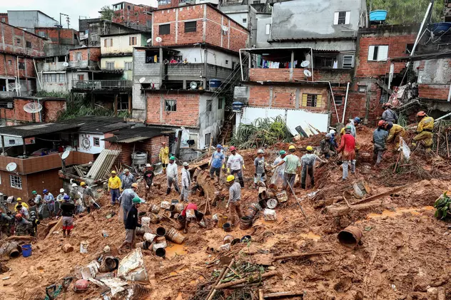 Alunecări de teren de proporții, în Brazilia. Mii de oameni și-au pierdut casele în urma inundațiilor
