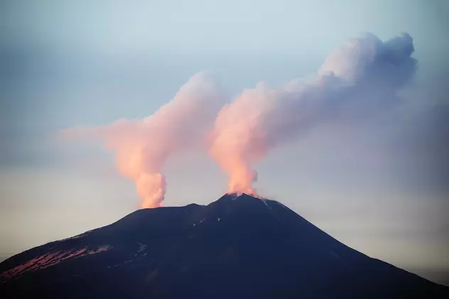 Aeroportul din Catania a fost închis din cauza norului de fum și cenușă emanat de vulcanul Etna