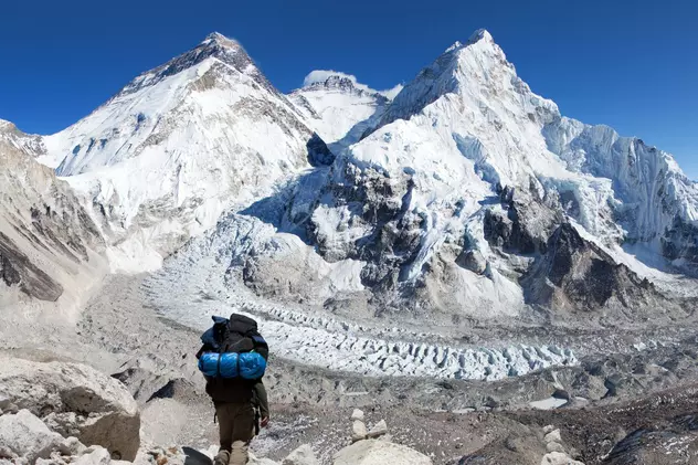 Topire accelerată a celui mai înalt ghețar de pe Everest. Gheața formată în 2.000 de ani s-a pierdut într-un sfert de secol