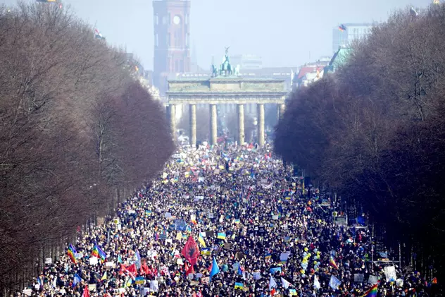 Protest uriaș, întins pe 3 km, la Berlin. Peste 100.000 de oameni au ieșit în stradă împotriva lui Putin