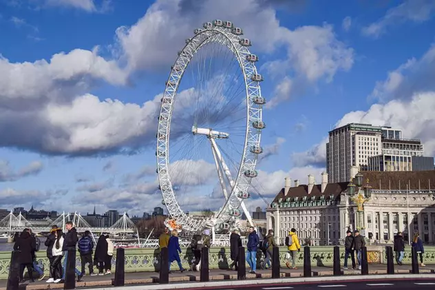 Roata gigantică London Eye și patru poduri au fost blocate din cauza unui pachet suspect