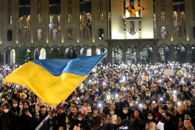 Cine suferă nu uită. Demonstrație de masă la Tbilisi, în Georgia, în favoarea Ucrainei și împotriva agresiunii Rusiei