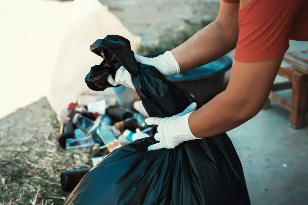 De ce nu sunt oamenii vinovați pentru criza deșeurilor. Companiile ar trebui să-și asume responsabilitatea