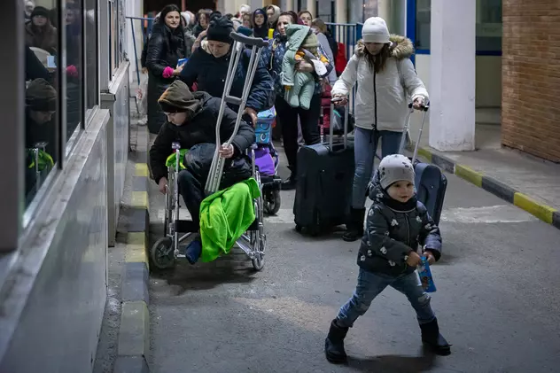 Mai puţin de un sfert dintre cei peste 360.000 de refugiaţi ucraineni care au intrat în România au rămas în ţară