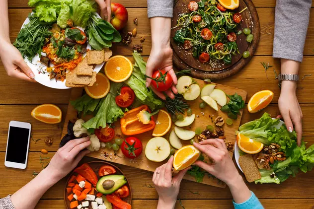Studiu: Consumul de legume gătite nu protejează împotriva bolilor cardiovasculare. „Nu vă pripiți”, avertizează criticii