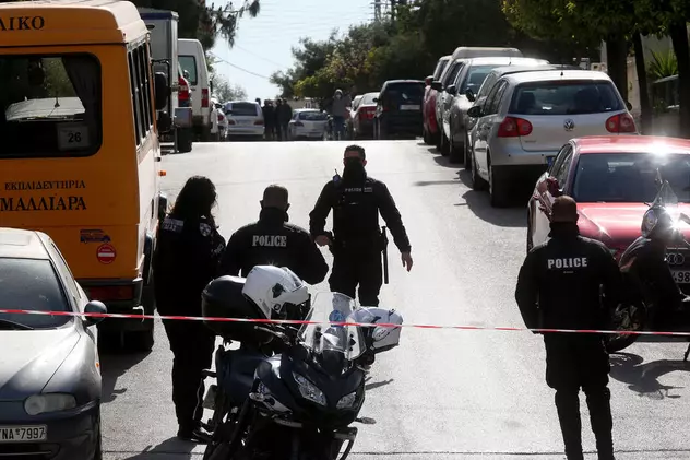 Un jurnalist şi un poliţist din Grecia, vizaţi de două explozii simultane