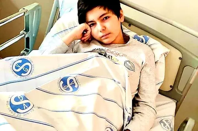 Viața lui Liviu, olimpic la engleză, depinde de un tratament în Austria. Băiatul care suferă de morbus osler, cancer și hidronefroză are nevoie de 20.000 de euro pentru a fi salvat