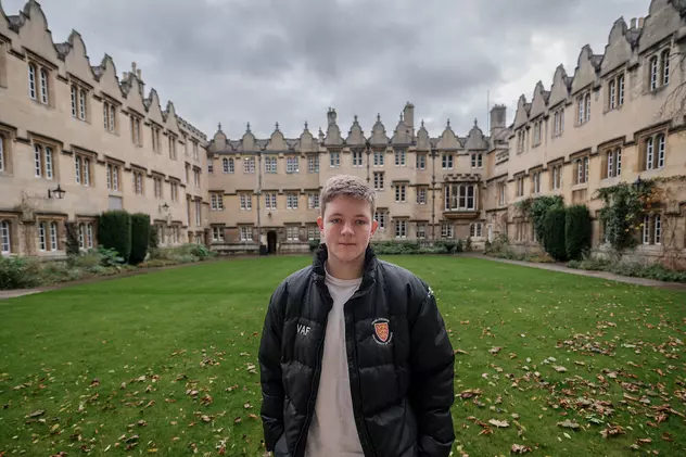 Un tânăr din România crescut în UK, ajuns student la Oxford: „Dacă nu veneam în Anglia, probabil nu mă duceam la universitate”