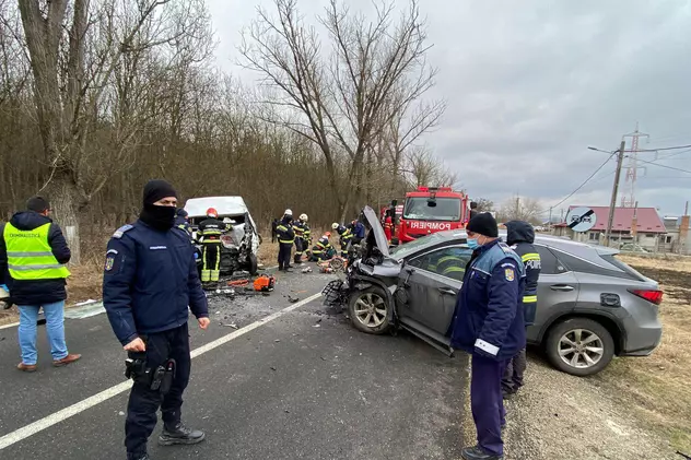O mașină cu refugiați ucrainieni, implicată într-un accident rutier în Vaslui. Zece persoane au fost rănite
