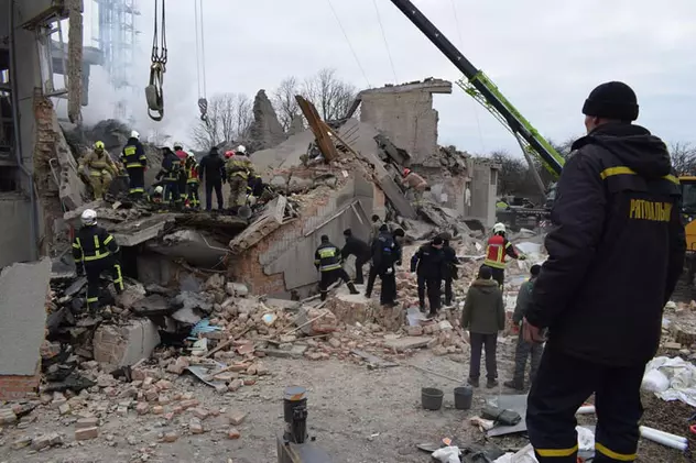 Imagini după atacul cu rachete de la Rivne, unde turnul de televiziune a fost distrus. Cel puțin 9 oameni au fost uciși