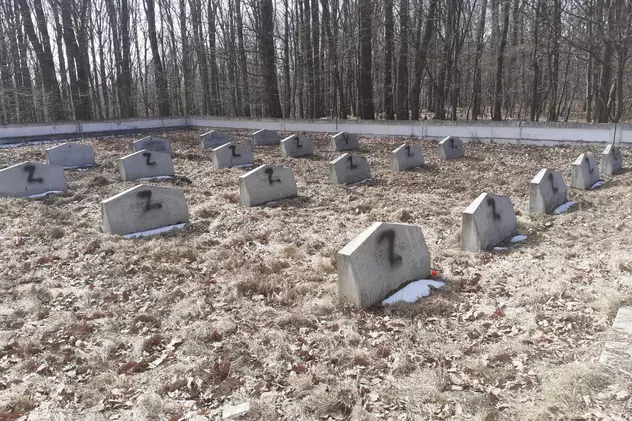 Mormintele soldaţilor ruşi dintr-un cimitir din Iași, marcate cu litera Z, simbolul invaziei ruse în Ucraina