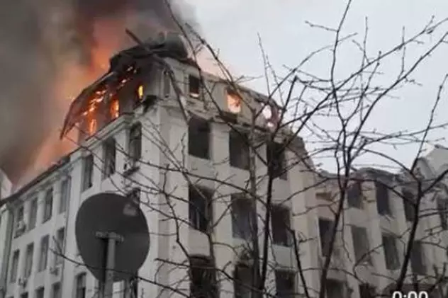 VIDEO | Bătălia pentru Harkov: O clădire guvernamentală, lovită de rachete, acuză Kievul