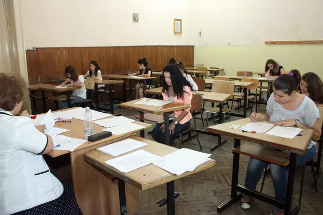 Cum puteau fi rezolvate subiectele la simularea de la BAC 2023. Profesoară de română: „Erau abordabile și pentru elevi de clasa a zecea”