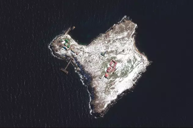 Imagine din satelit cu Insula Șerpilor. Distrugerile provocate de forțele ruse, după ce ucrainenii au spus „nava rusă să se ducă dracului”