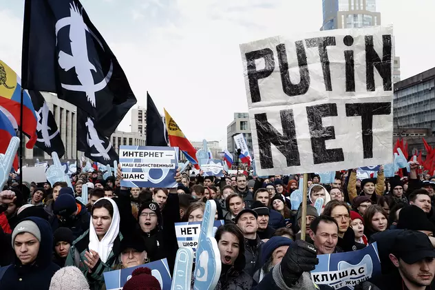 Ce este internetul suveran. Chiar poate Vladimir Putin să decupleze Rusia de la internet?