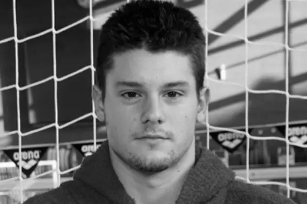 Un poloist de la Dinamo a murit în timpul meciului cu Rapid. CS Dinamo: A fost ridicat din bazin în stare de inconștiență