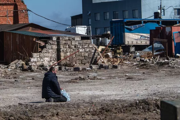 Strigăt disperat din Mariupolul distrus de bombardamente: „Copiii mor de foame și de sete”
