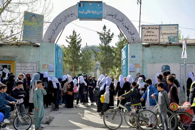 Talibanii au ordonat închiderea liceelor pentru fete, la scurt timp de la redeschiderea lor