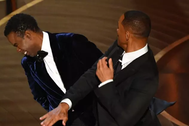 Filmarea cu Will Smith când îl pălmuiește pe prezentatorul Chris Rock, în timpul galei premiilor Oscar, după o glumă la adresa soției sale
