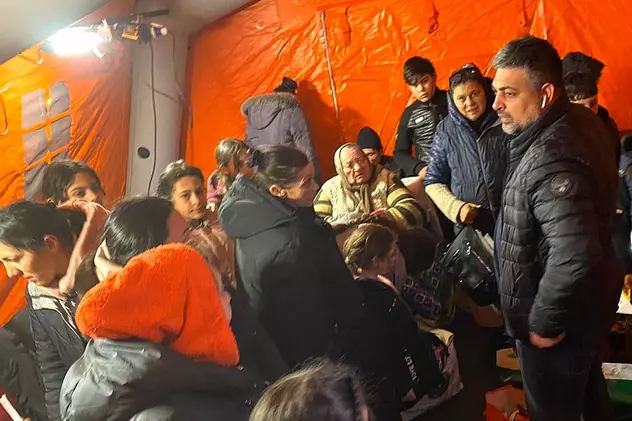 Peste 30 de refugiaţi romi din Ucraina sosiţi în Gara de Nord, preluaţi şi ajutaţi de voluntari romi