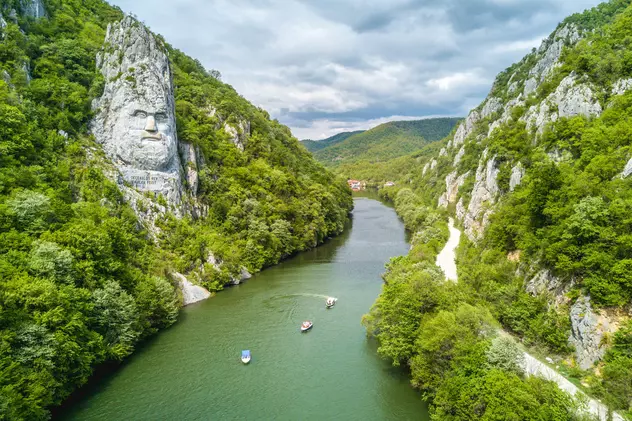 Debitul Dunării scade de aproape trei ori sub media lunii iulie