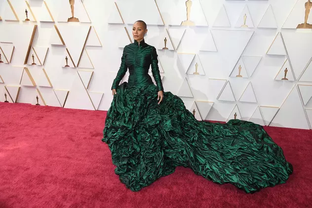 Ținute Oscar 2022. Unele celebrități s-au întrecut în rochii elegante pe covorul roșu, iar o actriță a purtat pantaloni scurți