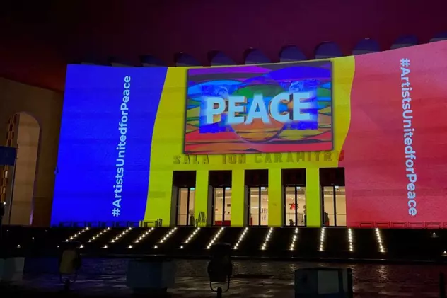 Simboluri ale păcii, proiectate pe fațada TNB, după ce conducerea instituției a fost acuzată că a interzis actorilor să transmită un mesaj de susținere pe scenă