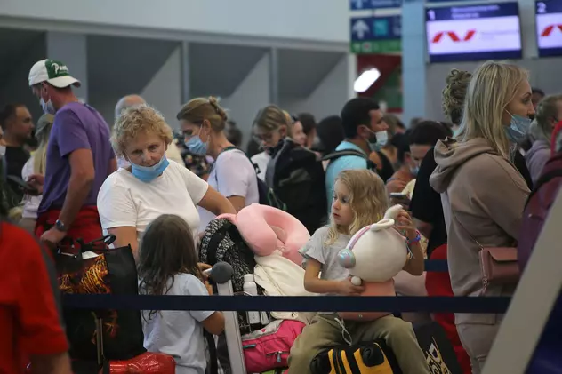Unii ruși plecați în vacanță în străinătate au văzut cum biletele de întoarcere s-au făcut 2.000 de euro