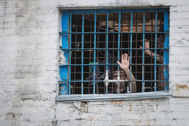 Cum ajută deținuții din închisorile ucrainene în războiul cu Rusia. „Cine nu poate fi grațiat pentru a merge pe front intră în armata cibernetică”