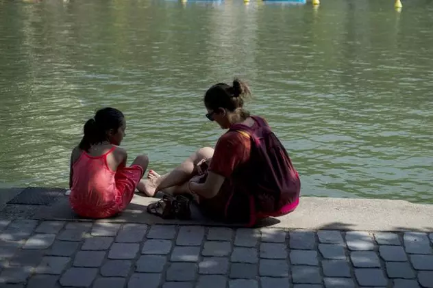 Un român a murit înecat, la Paris, când încerca să-și salveze iubita cu care se certase și care a sărit în apa rece