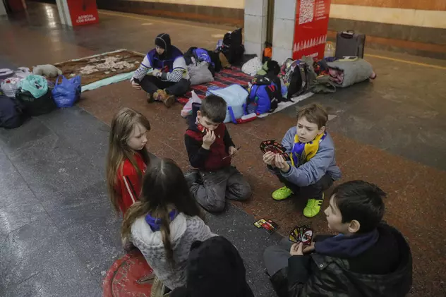 Comisar European: Copiii ucraineni care fug din calea războiului sunt în pericol de a fi traficați